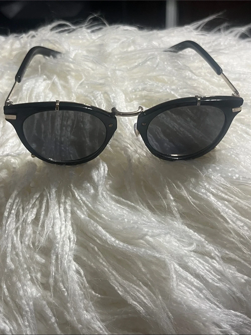 Robert Graham stylish round